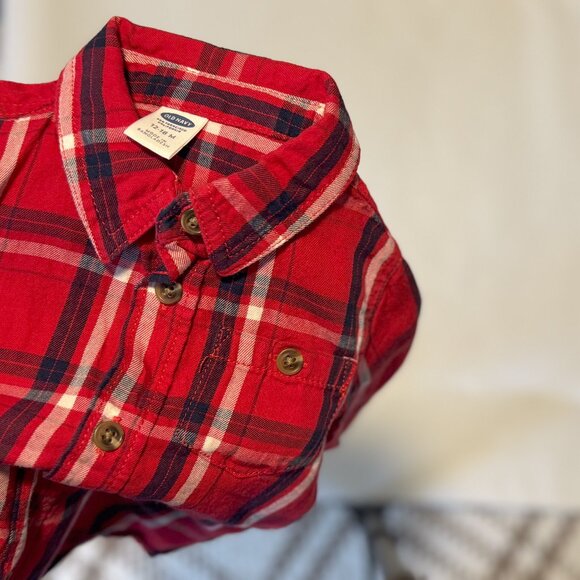 Old Navy boys button-up collared shirt in plaid, size 12-18 months, holiday - Picture 3 of 4